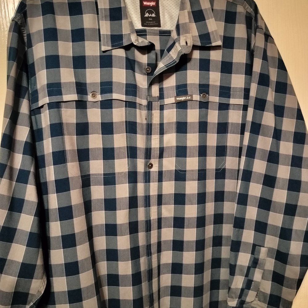 Wrangler Blue and Gray Plaid Shirt